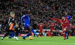 Efter en hælaflevering og et par snævre træk sparkede Mohamed Salah udligningen mellem benene på Kasper Schmeichel.   