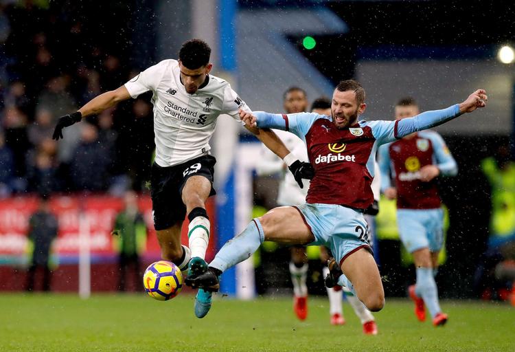 Dominic Solanke havde fået chancen fra start, mens stjernerne Coutinho, Firmino og Salah hvilede stængerne efter et hårdt juleprogram. Det var imidlertid den estiske forsvarsspiller Ragnar Klavan, der sørgede for de tre point i overtiden. 