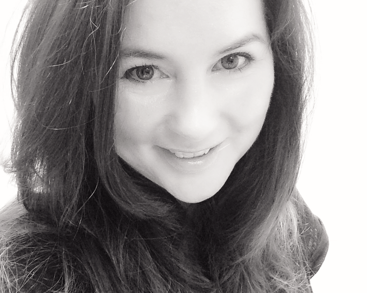 Laura McVeigh er en nordirsk forfatter.  