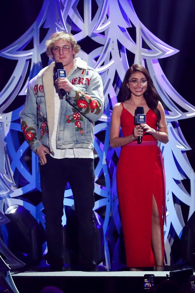 
    Logan Paul sammen med skuespilleren Sarah Hyland i begyndelsen af december til Los Angeles-radioen KIIS-FM' Jingle Ball.
 