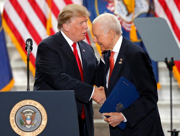 Donald Trump besøgte 4. december senator Orrin Hatch i Utah for at vise ham sin støtte og overtale ham til at genopstille og tage seks år til. Nu har Hatch sagt nej. 