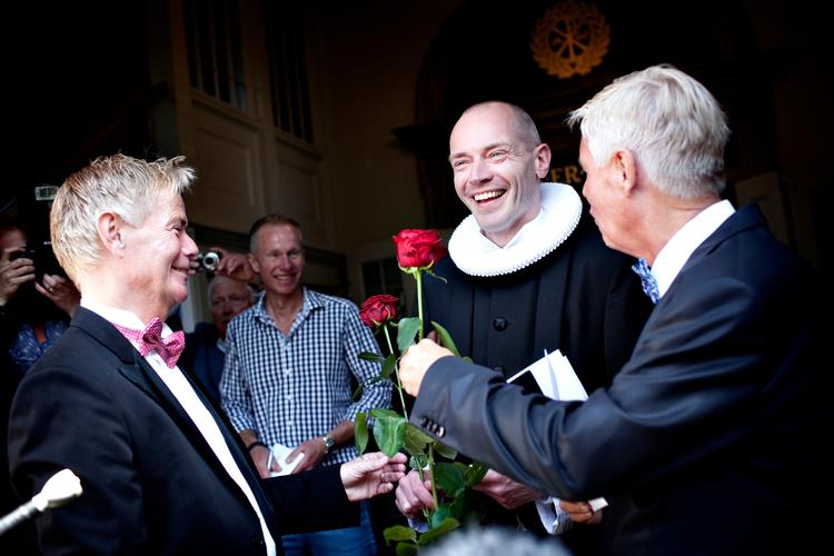 Steen Andersen og Stig Elling blev som det første homoseksuelle par viet i Frederiksberg Kirke i 2012. Arkivfoto. 
