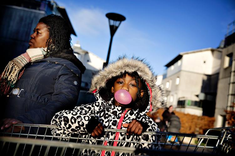 Hvis det står til Dansk Folkeparti, skal unge under 18 år i udsatte boligkvarterer kunne holde indenfor om aftenen med et udgangsforbud.

   
