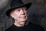 Den legendariske musiker Neil Young kritiserer den amerikanske præsident for sin håndtering af californiske skovbrande og løbeild. (Foto af Rich Fury/Invision/AP, File) Rich Fury/AP