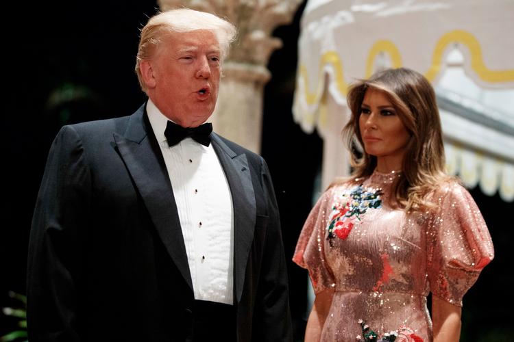 Melania Trump var mildt sagt ikke begejstret ved udsigten til at blive førstedame. Her er præsidentparret fotograferet ved en nytårsaftensgalla på Donald Trumps foretrukne opholdssted Mar-a-Lago i Florida.
   