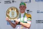 Australieren Rohan Dennis med sejrstrofæet efter for tredje år i træk at være blevet national mester i enkeltstart. Foto: Cycling Australia. 