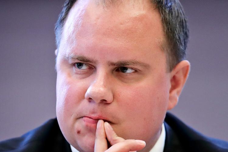 Man kan vælge at lave en beregning på, hvad man kan få i kassen, hvis man får flere flygtninge i arbejde. Man kan også lave en beregning på, hvor meget man kan spare, hvis man får sendt flere flygtninge hjem«, siger Henriksen. 