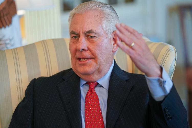 Udenrigsminister Rex Tillerson forsikrer i et interview med tv-stationen CNN, at han ikke har grund til at betvivle præsident Donald trumps mentale evner. En ny bog af journalisten Michael Wolff hævder ellers, at alle omkring præsidenten tvivler på, om præsidenten er ved sine fulde fem. 
    
