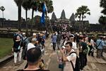 Omkring fem millioner mennesker besøger nu hvert år tempelkomplekset Angkor Wat i Cambodja. 