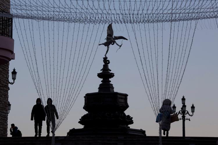 En undersøgelse fra 2014 viste, at 69 procent af kinesiske studerende har oplevet seksuel chikane. Under 4 procent har dog valgt at melde det, da de ikke forventede, at der ville komme noget godt ud af det. 