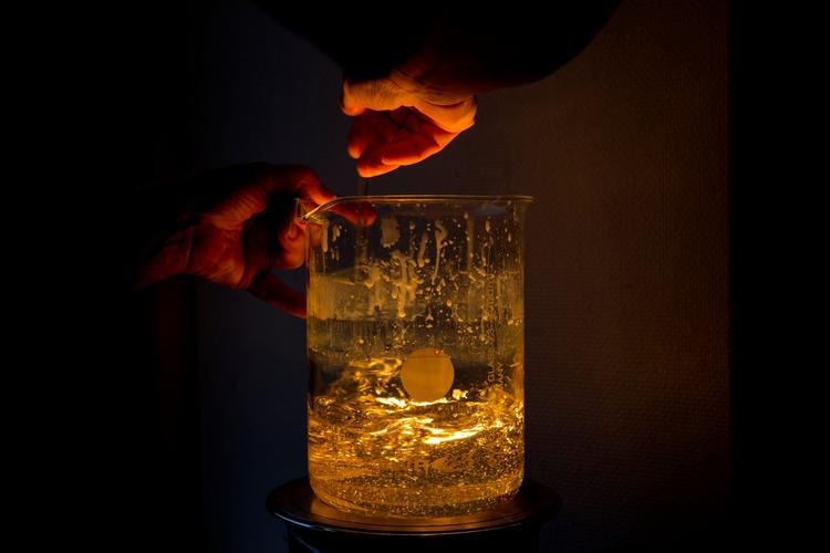 Et flertal i Folketinget har bestemt, at en afgrænset patientgruppe i en forsøgsordning kan få lægeordineret cannabis fra 1. januar. 