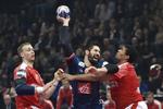 Nikola Karabatic var blændende i første halvleg, hvor hen fem gange sendte bolden i mål. Men efter pausen slap kræfterne op i de mange dueller med det danske forsvar, som havde kigget stjernen ud.
   