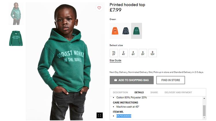 Det er denne reklame, der har skabt H&M store problemer. 'Coolest monkey in the juntgle«, står der på trøjen.  