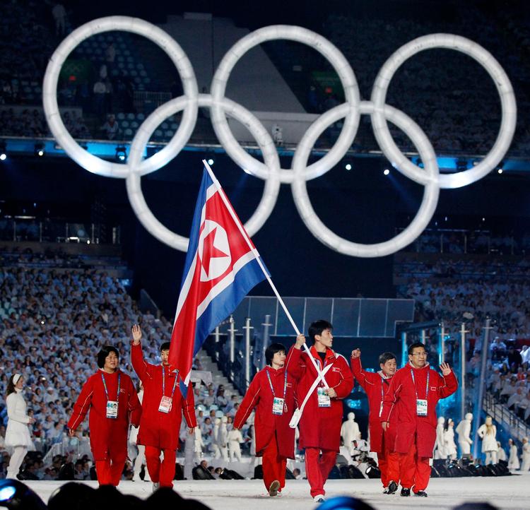 Nordkorea siger at det vil stille op ved OL i Pyeongchang i nabolandet. Her ses deltagerne fra landet ved OL i Vancouver i 2010, hvor Nordkorea senest deltog i et vinter-OL. 