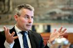 Røde partier anklager Sass for pensionstrick til politikere