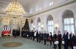 Polens ministerpræsident, Mateusz Morawiecki sammen med sit nye ministerhold i præsidentpaladset i Warszawa tirsdag 9. januer 2018. (AP Photo/Czarek Sokolowski)
   
