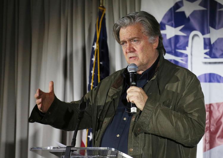  Steve Bannon forlader Breitbart News. 