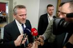 Anders Samuelsen taler med pressen efter samråd