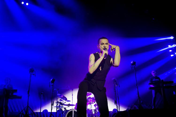Dave Gahan og publikum elskede hinanden i Royal Arena.   
   