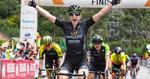 Australieren Annette Edmondson er sikker vinder af massespurten på 1. etape i kvindernes Tour Down Under. Foto: Tour Down Under/Kevin Anderson. 