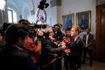 Inger Støjberg skal forsvare mange ting disse dage. Fra tillidsrepræsentant i Udlændinge- og Integrationsministeriet,  Marie Louise Gammelgård-Larsen, lyder det: »Der er ingen tvivl om, at medarbejderne herinde i Udlændinge- og Integrationsministeriet har været under et enormt stort arbejdspres. Faktisk siden ministeriets oprettelse«. 