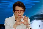Billie Jean King vandt titlen ved Australian Open for 50 år siden, og julilæer er netop blevet hædret, men hun er ikke vild med Margaret Court. 
   Baker Mark/AP