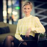 »Det kunne lige så godt være et program om sport eller finansnyt, hun bestyrede. Bortset fra, at sportskommentatorer og erhvervsjournalister som regel ved noget om det, de taler om«. Sådan skriver Kristeligt Dagblads anmelder om Louise Wolff som vært på 'Gejst'.  