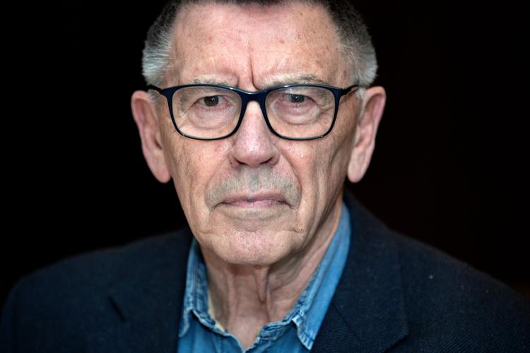Ulf Haxen på 84 år har forskellige koder til næsten alle sine online profiler, men han synes, at det er svært at huske dem alle sammen. 