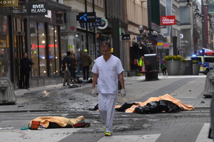 Terrorofre lå tilbage på Drottninggatan i Stockholm efter lastbilangrebet i april. 