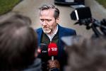 Liberal Alliances og resten af hovedbestyrelsen mødtes tidligere i dag for at drøfte om partiet skal fortsætte i trekløverregeringen. Her ankommer Anders Samuelsen til Gammel Vindinge konferencecenter i Nyborg. 