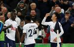 Tottenhams Son Heung-min fejrer sin scoring i kampen.  