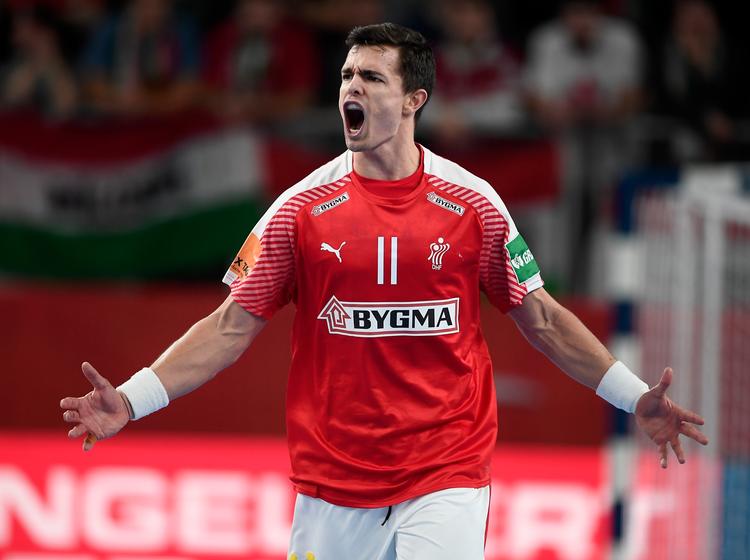 Inden kampen mod Ungarn sagde Mikkel Hansen, at de danske spillere skulle gå på banen og vise, at her kommer de vilde danskere. Det ønske indfriede Rasmus Lauge (billedet) i høj grad.
   