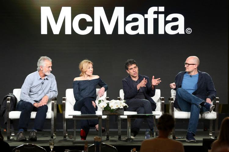 David Strathairn, Juliet Rylance, Hossein Amini og James Watkins kan alle opleves i BBC-serien 'McMafia', som har fået den russiske ambassade op i det røde felt. 
     