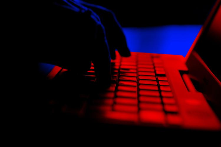 Ifølge politiet begyndte den aktuelle sag, da Facebook modtog rapporter om, at to videosekvenser og et billede med seksuelt materiale med personer under 18 år blev delt blandt unge på chat-platformen Messenger. Delingerne foregik frem til efteråret 2017.  