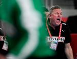 Nikolaj Jacobsen tøvede med at sende René Toft Hansen på banen efter pausen. Det lignede en brøler - en dyr en.
   