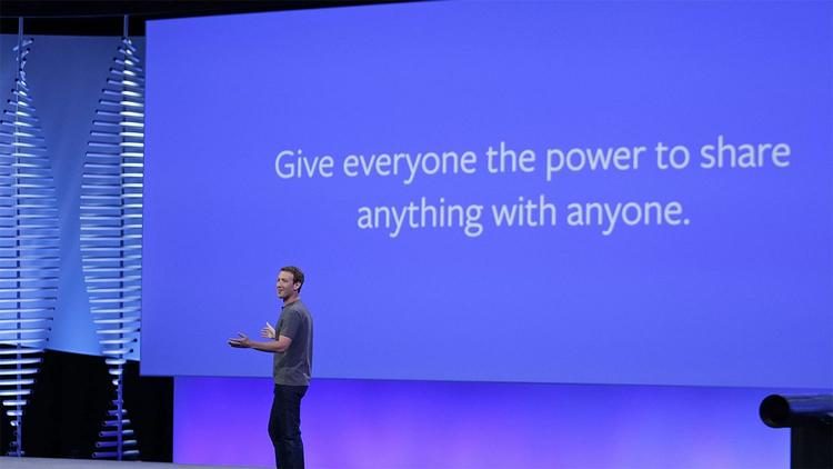 Facebooks stifter, Mark Zuckerberg, vil gerne have brugerne til at dele mere med venner og bekendte i stedet for at læse nyheder. Men det kan føre til større spredning af fake news, advarer eksperter (Foto: AP Photo/Eric Risberg). 