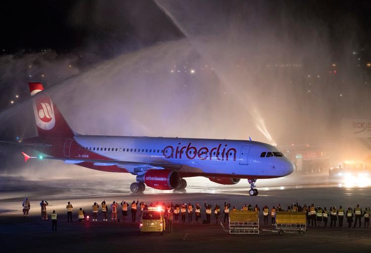 Sidste flyvning til Tegel-lufthavnen med Air Berlin fandt sted 27. oktober sidste år. Flyet landede i kaskader af vand.  
