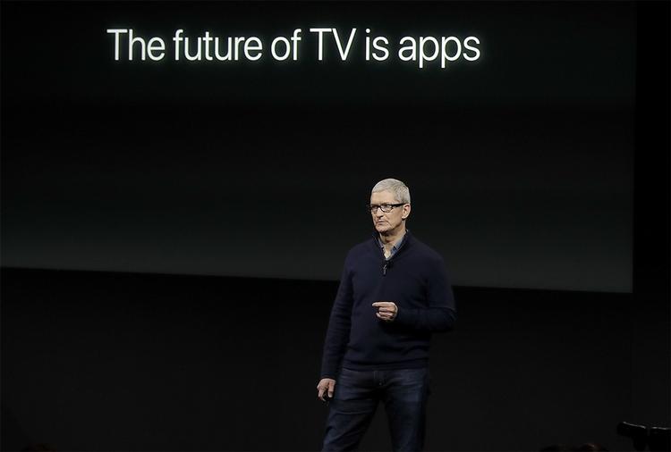 Apples topchef, Tim Cook, har aldrig lagt skjul på, at Apple gerne vil være en stor del af, hvordan vi ser tv og film. Nu overvejer markedsanalytikere og topchefer hos Hollywood-studierne, hvad der sker, hvis Apple køber Netflix Foto: AP Photo/Marcio José Sanchez 