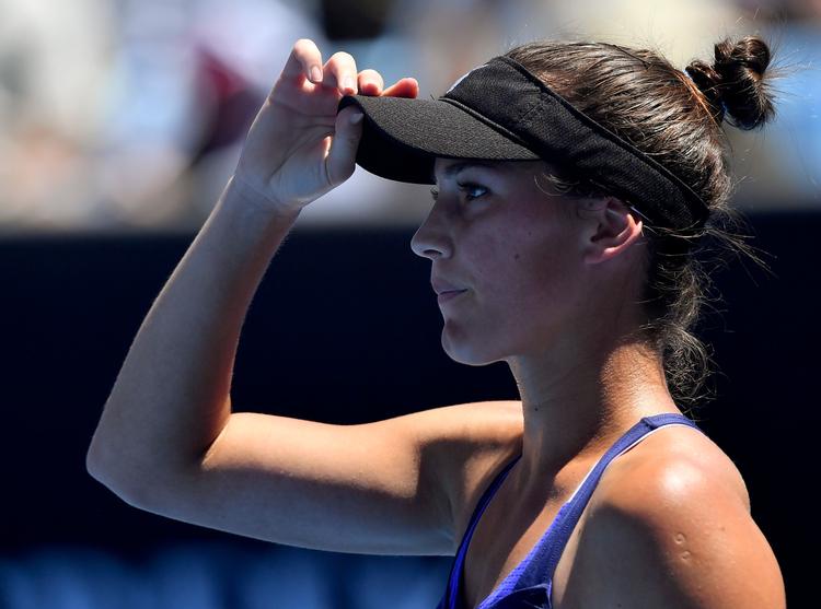 Bernarda Pera er blevet en spiller, der tales om i Melbourne, efter hun på overbevisende måde besejrede den ellers stærke brite Johanna Konta.
   