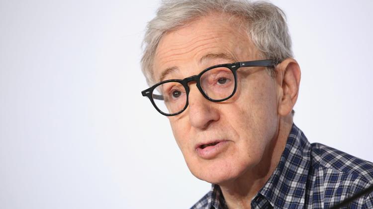 Woody Allen er røget i stormvejr i Hollywood, men han fastholder sin uskyld i anklagerne om overgreb.   Thibault Camus/AP