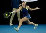Caroline Wozniacki tog en klar sejr over Kiki Bertens, men hun lod sig let irritere over dommerens kendelser.
   