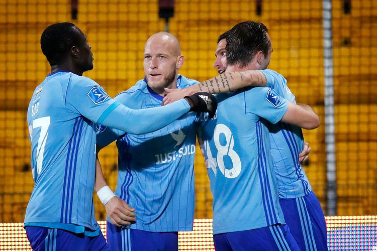 Lyngbys Kim Ojo, Michael Lumb, Oliver Lund og David Boysen jubler efter en scoring i Farum. Måske de også snart kan juble over en redning af klubben.  
