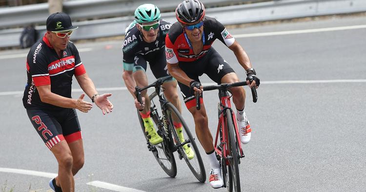 Richie Porte på vej mod sin flotte sejr på kongeetapen i Tour Down Under - endnu med sin australske landsmand Jay McCarthy på hjul. Foto: Tour Down Under/John Vaege. 