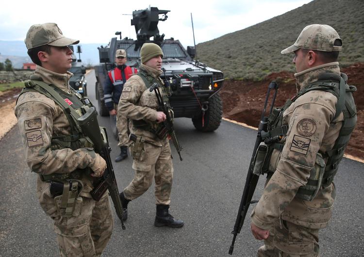 
   Tyrkiske soldater har angrebet kurdere i Afrin-regionen i det nordlige Syrien.  