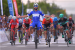 Colombianeren Fernando Gaviria er urørlig i massespurten på 1. etape i Vuelta a San Juan. Foto: Tim De Waele/Getty Images. 
