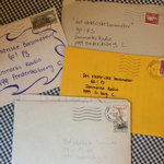 Gamle lyttere af programmet opfordres til at sende breve ind, som vil blive læst op til afskedsfesten. 