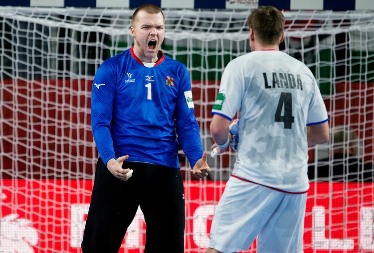 Med et reddet straffekast efter spilletidens ophør
sikrede Tomas Mrkva Tjekkiet en dramatisk sejr over Makedonien. 