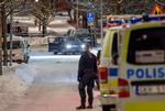 Bandekrigen har kostet mange mennesker livet. Her er politiet i aktion i marts 2017 efter at to mænd fra bandemiljøet blev dræbt i Stockholm. 