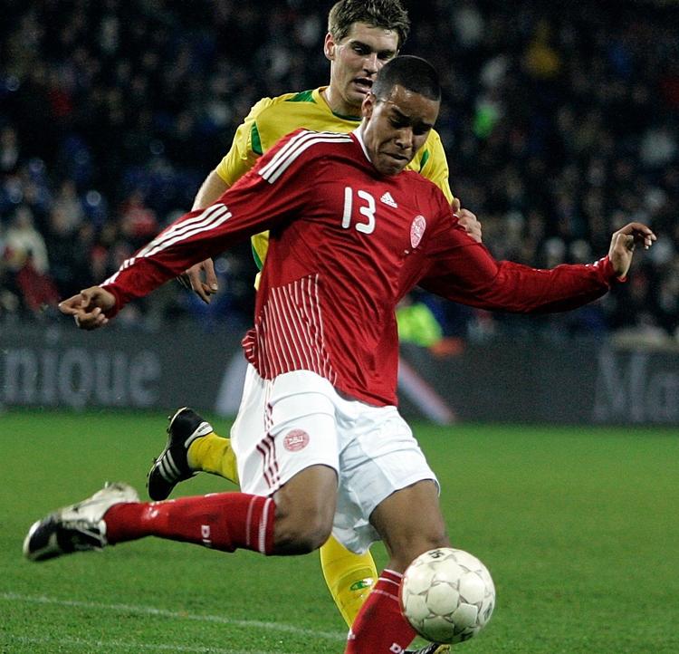 Mathias ’Zanka’ Jørgensen debuterede som 18-årige  på landsholdet for snart 10 år siden mod Wales, da de rødhvide tabte i Brøndby med 1-0. 
   