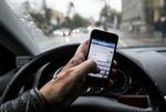 Uopmærksomhed forårsaget af bl.a. mobiltelefonen er en af de hyppige årsager til trafikulykker. Offeret for en uopmærksom bilist opfordrer til at fokusere på kørselen og ikke andet, når man sidder bag rattet. Arkivfoto. 